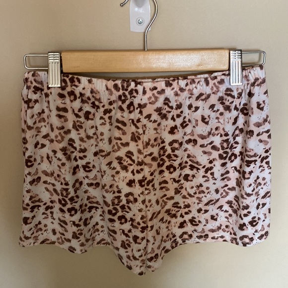 🔴Pink cheetah print pajama shorts - Picture 2 of 3